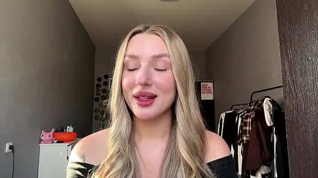 XXX chat uživo modela TericaEllermann