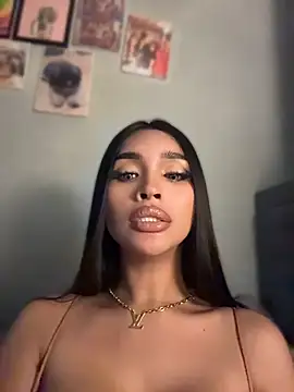 PrettyYoungHugeCockTS' Live XXX Chat