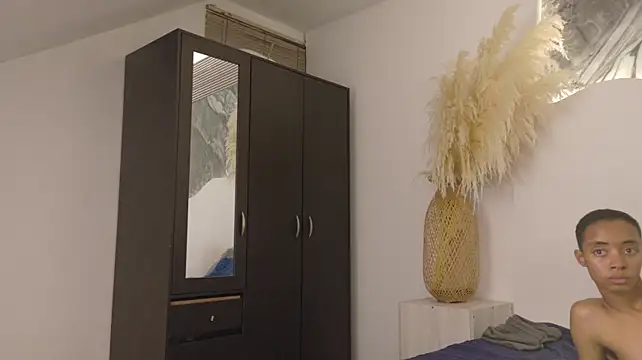 Samy_King23 Adlı Modelin Canlı XXX Sohbeti