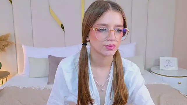 StellaMour Adlı Modelin Canlı XXX Sohbeti