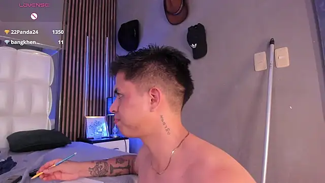 Niicky1_ élő XXX-chatje