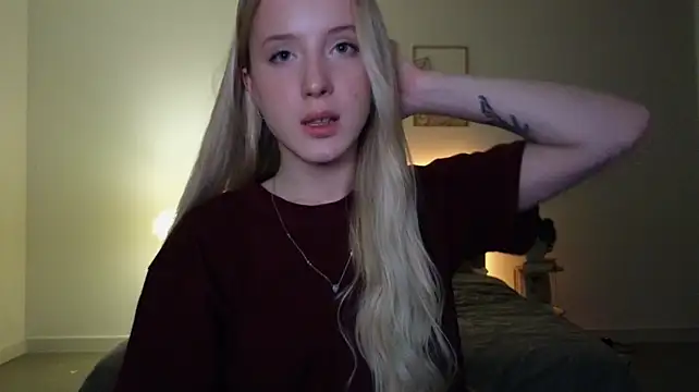 adele_armass Adlı Modelin Canlı XXX Sohbeti