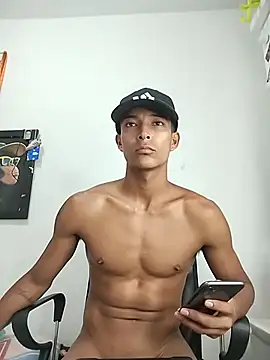 Demiansteven444 现场XXX聊天