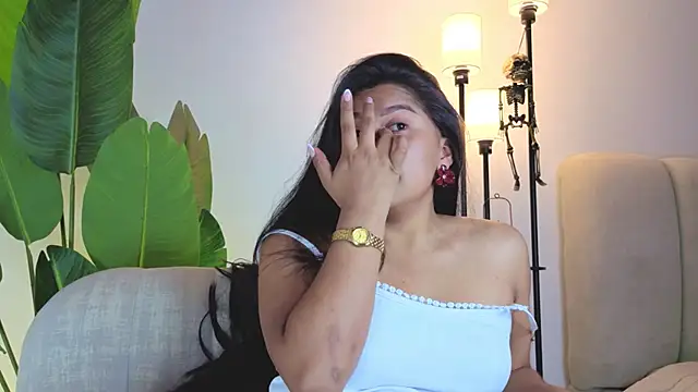 LinnaGardenia Chat XXX in diretta