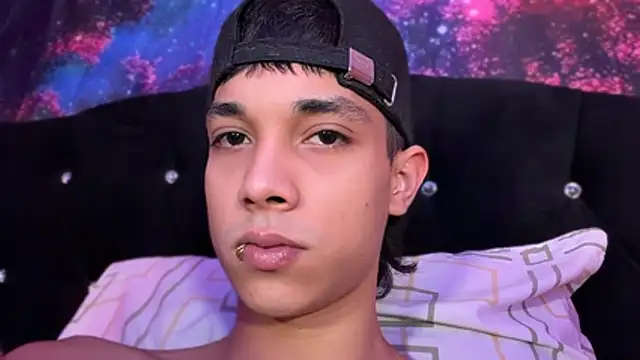 Czat XXX na żywo – RoughDiamond_