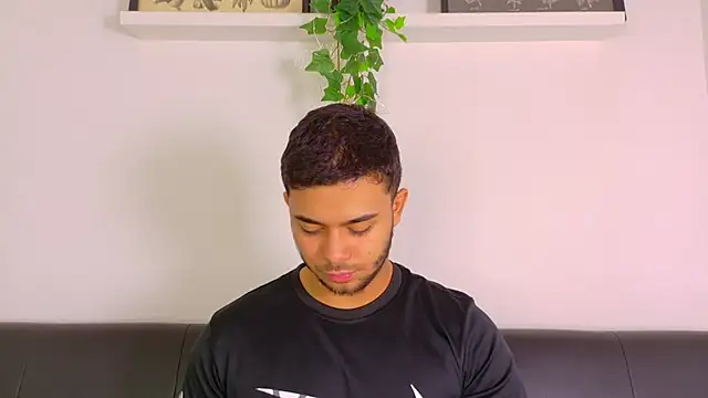 TylerWest_ লাইভ XXX চ্যাট