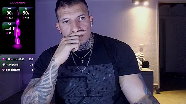 Czat XXX na żywo – Shane_Clay