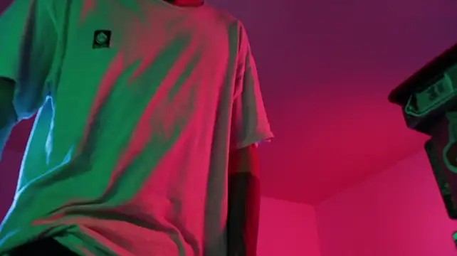 trieone élő XXX-chatje
