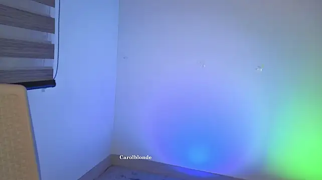 CarolblondeのライブXXXチャット