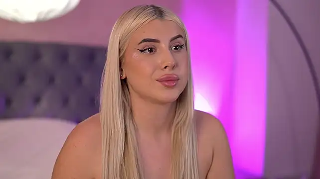 Czat XXX na żywo – CassieBabe_