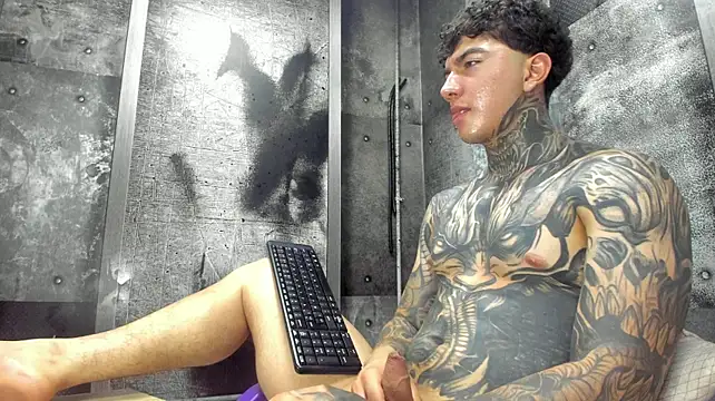 צ'אט XXX בשידור חי של Gury_tattoo