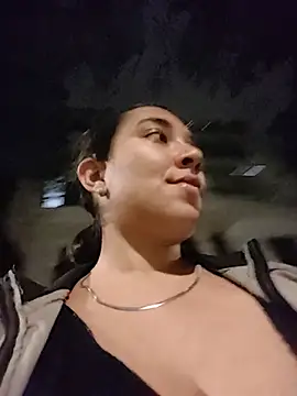 Robin_H00t_2's Live XXX Chat
