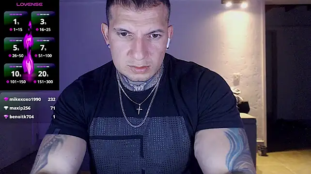 XXX chat uživo modela Shane_Clay