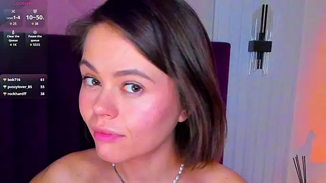 Kelly_Cuutie Adlı Modelin Canlı XXX Sohbeti
