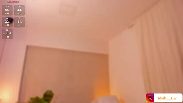 miah_luv Adlı Modelin Canlı XXX Sohbeti