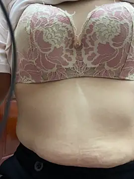 Milk_Mom99's Live XXX Chat