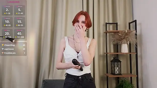 XXX chat uživo modela HyeOuthouse