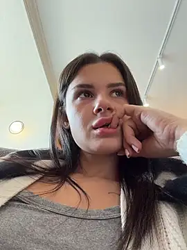 MiraReach's Live XXX Chat