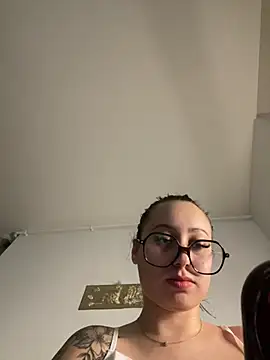 Chatroom XXX en direct de queenlo_xxx