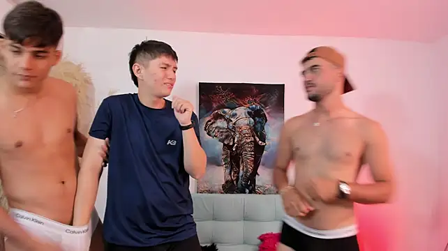 Spaceboyss18 XXX чат на живо