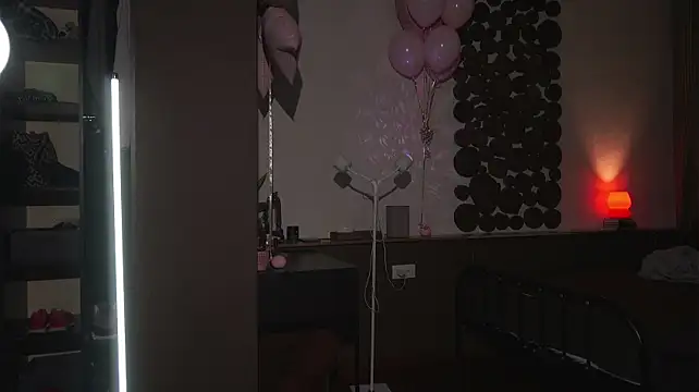 Chat +18 de PixieMeow_ ao vivo
