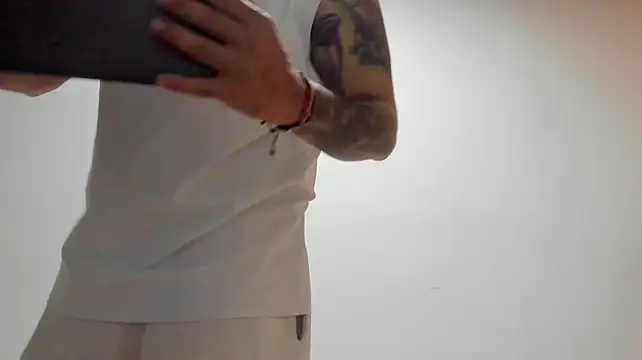 Kiwi_eban Chat XXX live