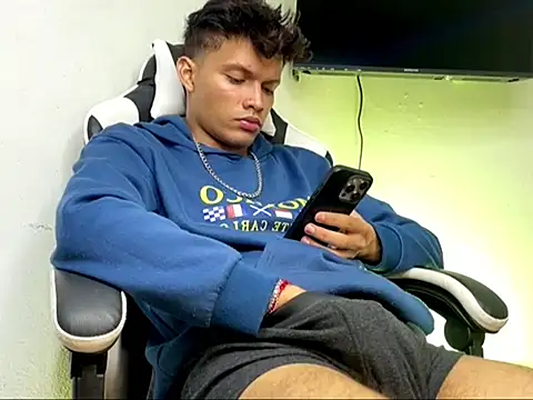 Chat +18 de AlexxxGod ao vivo