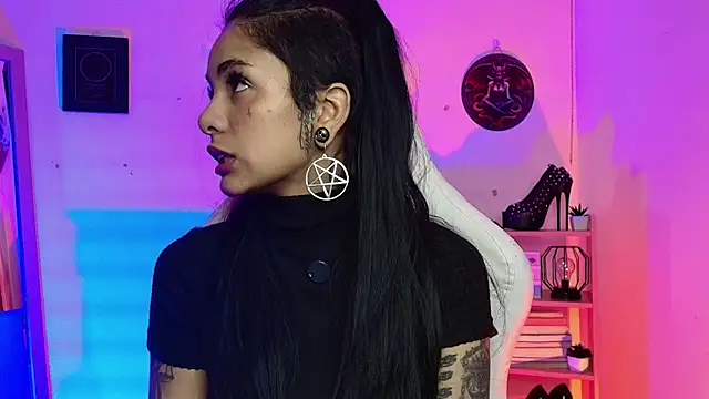 luci_fer_devil Adlı Modelin Canlı XXX Sohbeti