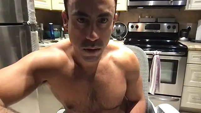 BigGuyMuscle élő XXX-chatje