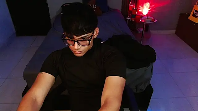 Онлайн чат XXX Mr_yisuzz