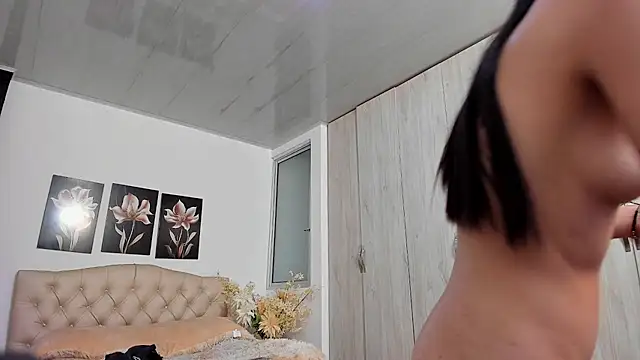 pinky_f00x's Live XXX Chat