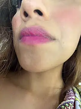 Chatroom XXX en direct de naomiii__