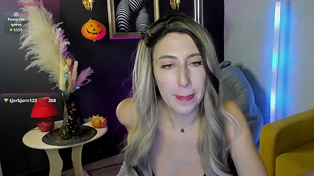 LunaSn0w1 Live XXX-chat