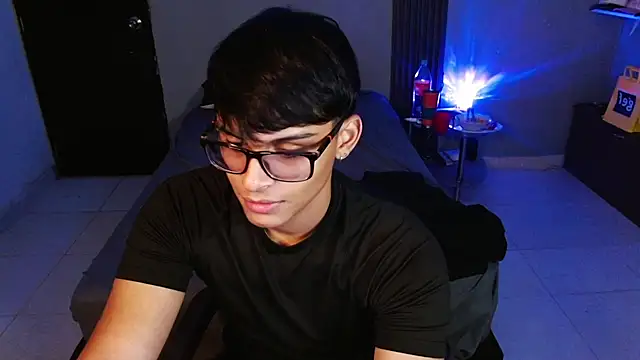 Mr_yisuzz's Live XXX Chat