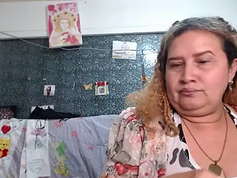 Perla1981-- Adlı Modelin Canlı XXX Sohbeti