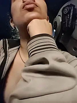 Robin_H00t_2's Live XXX Chat