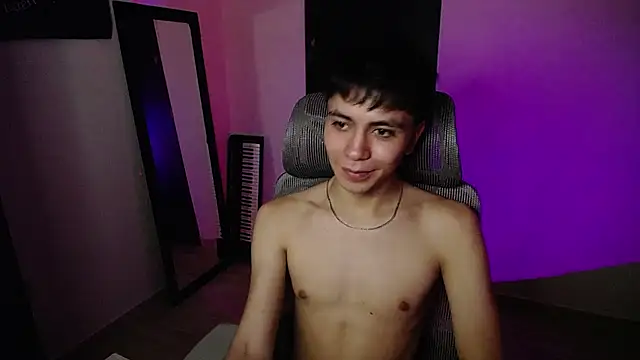 Živý XXX chat ThomTorr