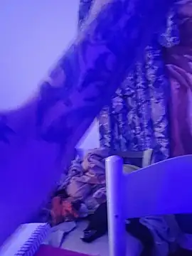 XXX chat uživo modela simechasi