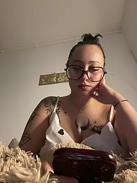 queenlo_xxx Webcamshow