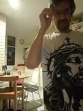 papisexiBi webcam show