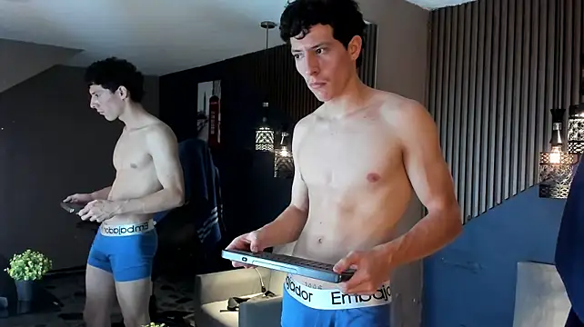 Chat XXX ao vivo de TheGhostforeeonss