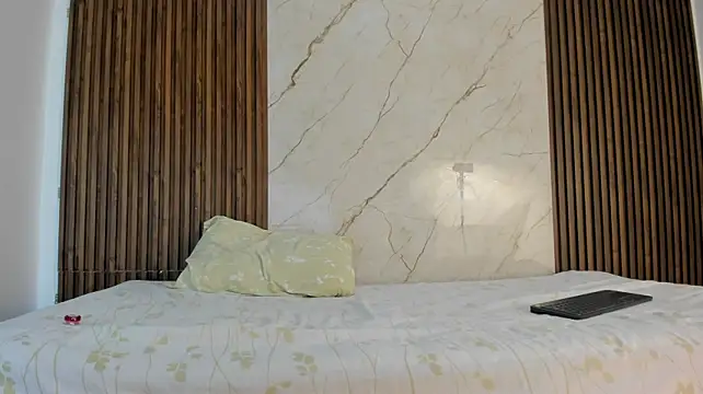 SarayAlexx Adlı Modelin Canlı XXX Sohbeti