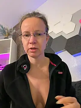 Chat +18 de AnnikaRose ao vivo