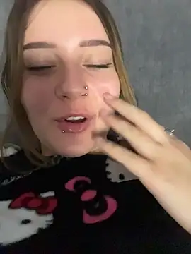 KiraSakura Adlı Modelin Canlı XXX Sohbeti