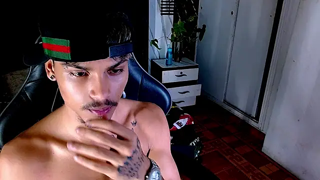 Angel_foxc13's Live XXX Chat