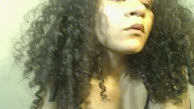 XXX chat uživo modela Little18Doll
