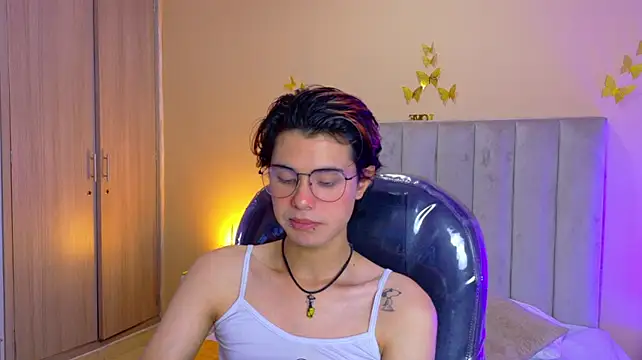 Chat +18 de Derek_Sinn ao vivo