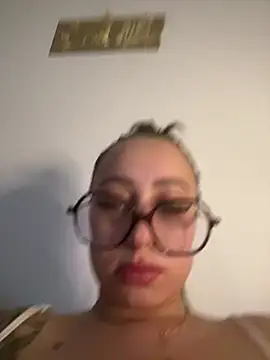 Show modela queenlo_xxx na web-kameri