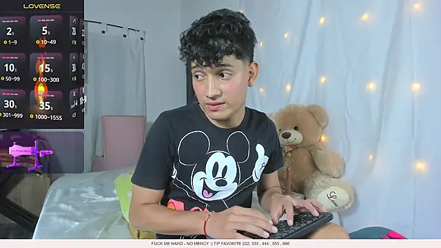XXX chat uživo modela Benjamin_Buster