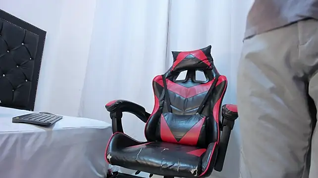 Онлайн чат XXX MaxLeons